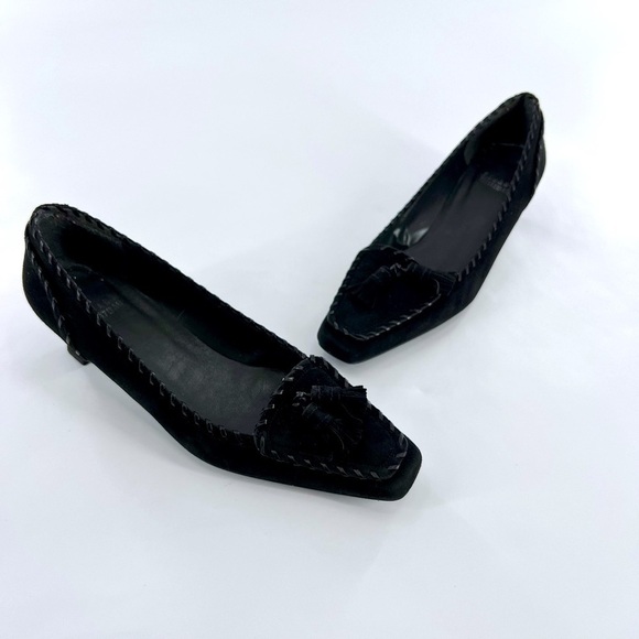 STUART WEITZMAN
Suede Tassel Accents Pumps size 7.5 N - Picture 7 of 12